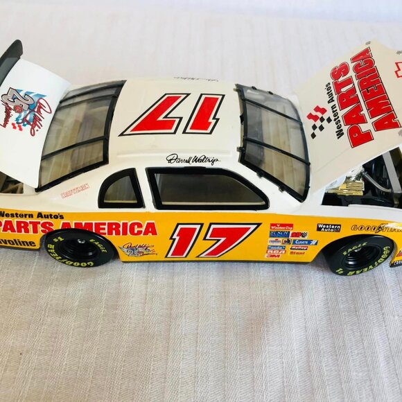 Racing Collectables 1983 Darrell Waltrip Die Cast - Picture 4 of 9